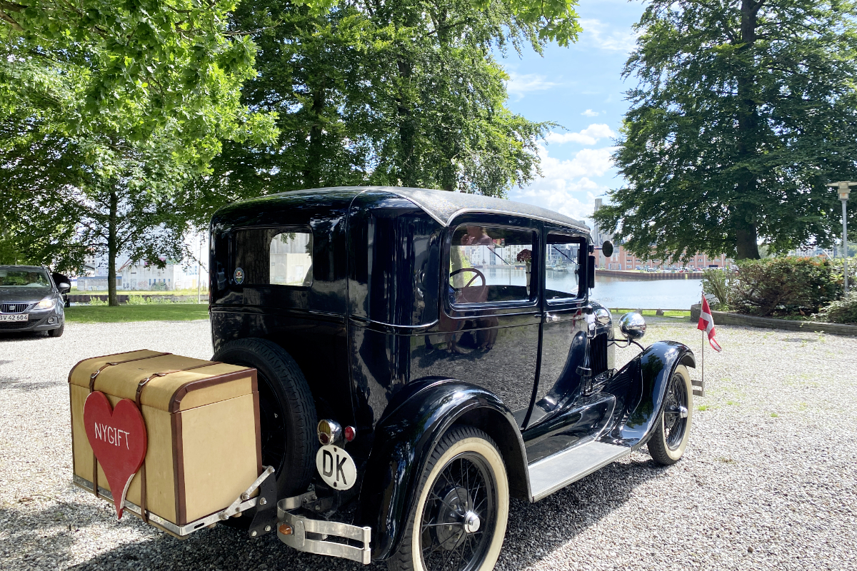 Taget af Restaurant N&aelig;sbyhoved Skov med tilladelse af Brudeparret